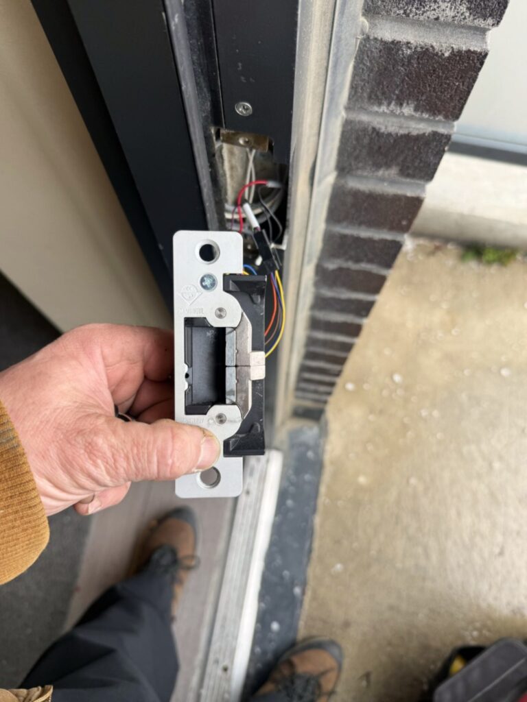 Door repair service Toronto – professional lock repair, door alignment and hardware fix for residential and commercial properties
